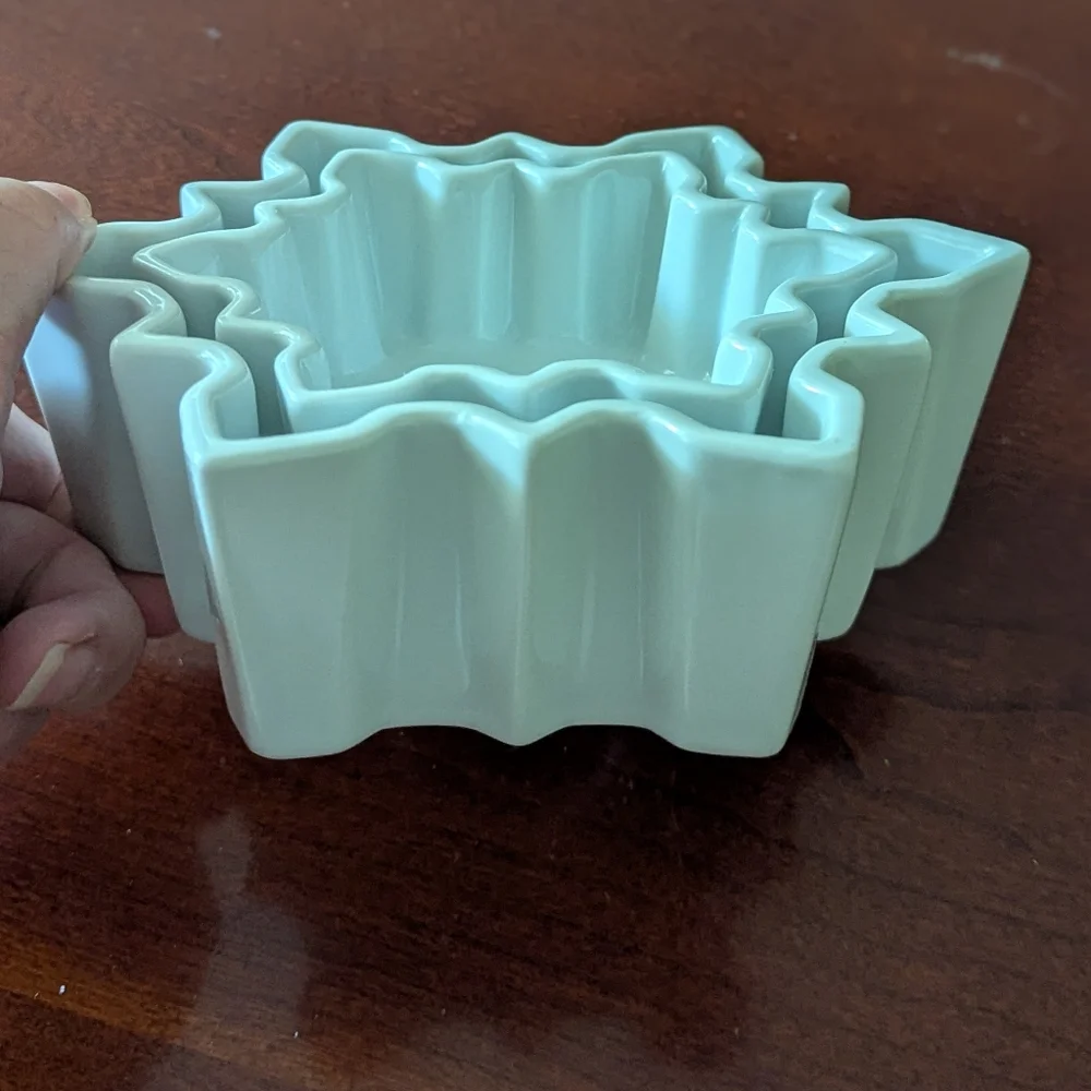 Crate&Barrel ceramic Snowflake nesting Dishes (2)